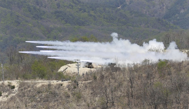 Φλεγόμενη παραλία στη Βόρεια Κορέα: Επίδειξη δύναμης με τη μεγαλύτερη άσκηση πυροβολικού [εικόνες & βίντεο]  | iefimerida.gr 8