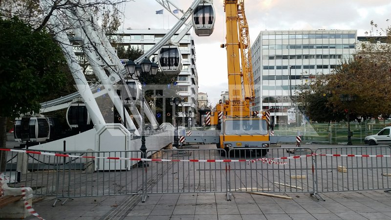 Αλλος αέρας στο Σύνταγμα: Ετοιμη η τεράστια ρόδα, μπήκαν τα «βαγόνια», ανοίγει τις επόμενες ώρες [εικόνες] | iefimerida.gr 2