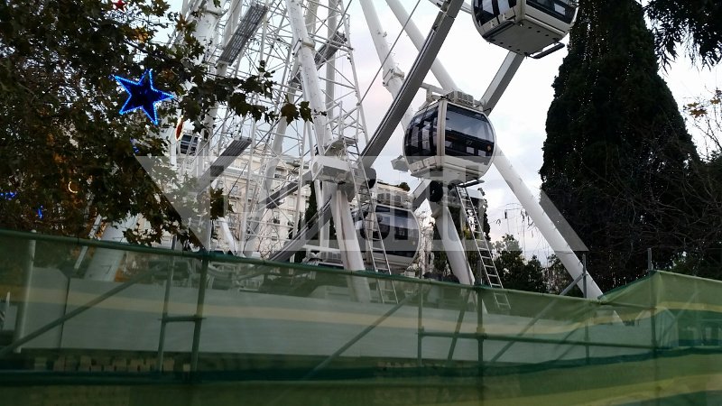 Αλλος αέρας στο Σύνταγμα: Ετοιμη η τεράστια ρόδα, μπήκαν τα «βαγόνια», ανοίγει τις επόμενες ώρες [εικόνες] | iefimerida.gr 0