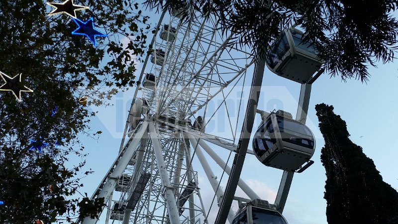 Αλλος αέρας στο Σύνταγμα: Ετοιμη η τεράστια ρόδα, μπήκαν τα «βαγόνια», ανοίγει τις επόμενες ώρες [εικόνες] | iefimerida.gr 10