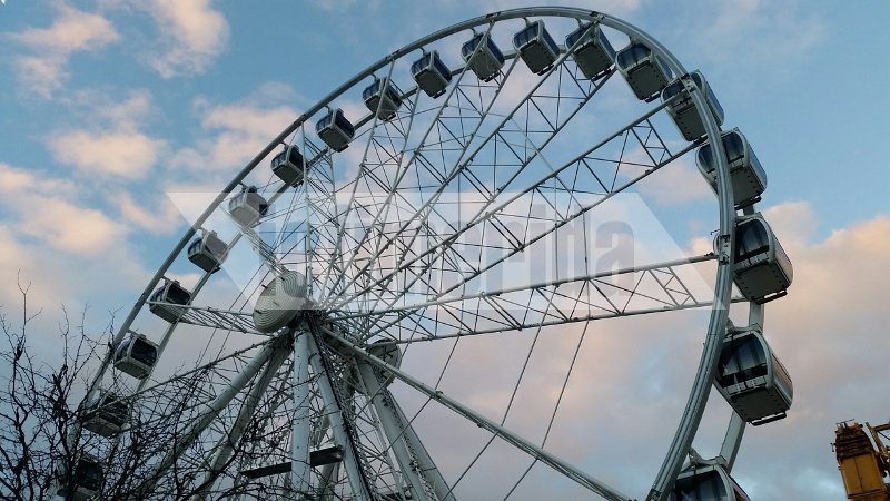 Αλλος αέρας στο Σύνταγμα: Ετοιμη η τεράστια ρόδα, μπήκαν τα «βαγόνια», ανοίγει τις επόμενες ώρες [εικόνες] | iefimerida.gr 7