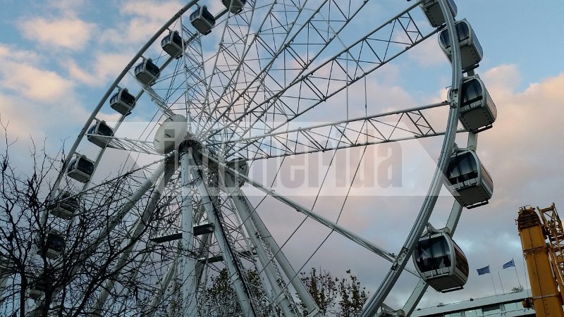 Αλλος αέρας στο Σύνταγμα: Ετοιμη η τεράστια ρόδα, μπήκαν τα «βαγόνια», ανοίγει τις επόμενες ώρες [εικόνες] | iefimerida.gr 8