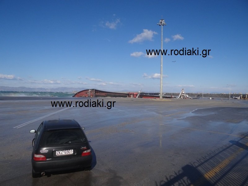 Bούλιαξε μέσα στο λιμάνι της Ρόδου το Nour M [εικόνες&βίντεο] | iefimerida.gr 0