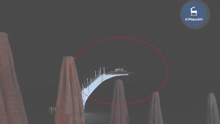 Ρόδος: Ζευγάρι έκανε δημόσια σεξ πάνω σε... τραμπολίνο [εικόνα] | iefimerida.gr 0