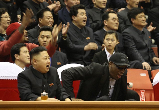 «Kολλητάρια για μια ζωή», είπε ο Ρόντμαν στο δικτάτορα Κιμ Τζονγκ Ουν - Τον φιλοξενεί στη Βόρεια Κορέα [εικόνες]  | iefimerida.gr 0