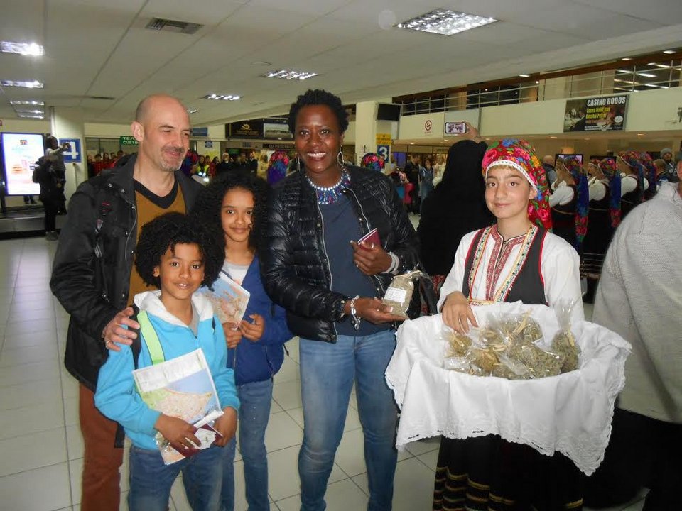 Η κάθοδος των Βρετανών στη Ρόδο: Τους υποδέχθηκαν με χορούς και τραγούδια [εικόνες] | iefimerida.gr 1