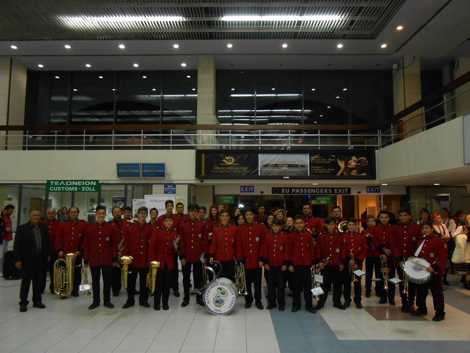 Η κάθοδος των Βρετανών στη Ρόδο: Τους υποδέχθηκαν με χορούς και τραγούδια [εικόνες] | iefimerida.gr 2