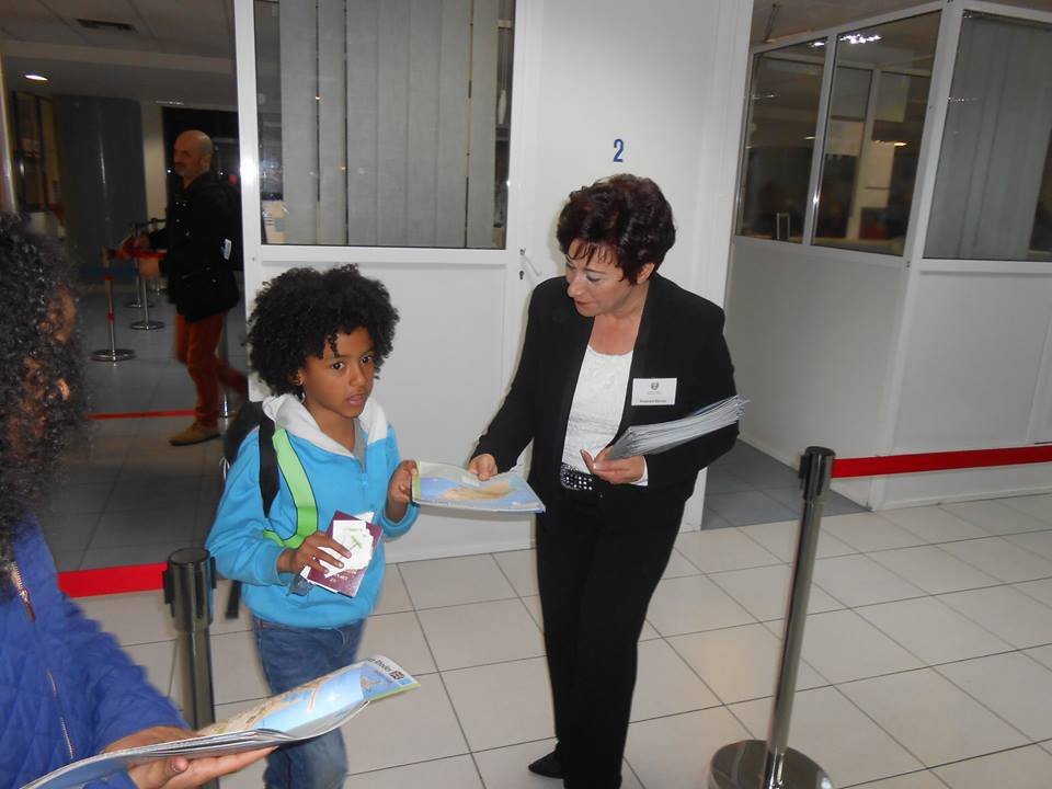 Η κάθοδος των Βρετανών στη Ρόδο: Τους υποδέχθηκαν με χορούς και τραγούδια [εικόνες] | iefimerida.gr 3