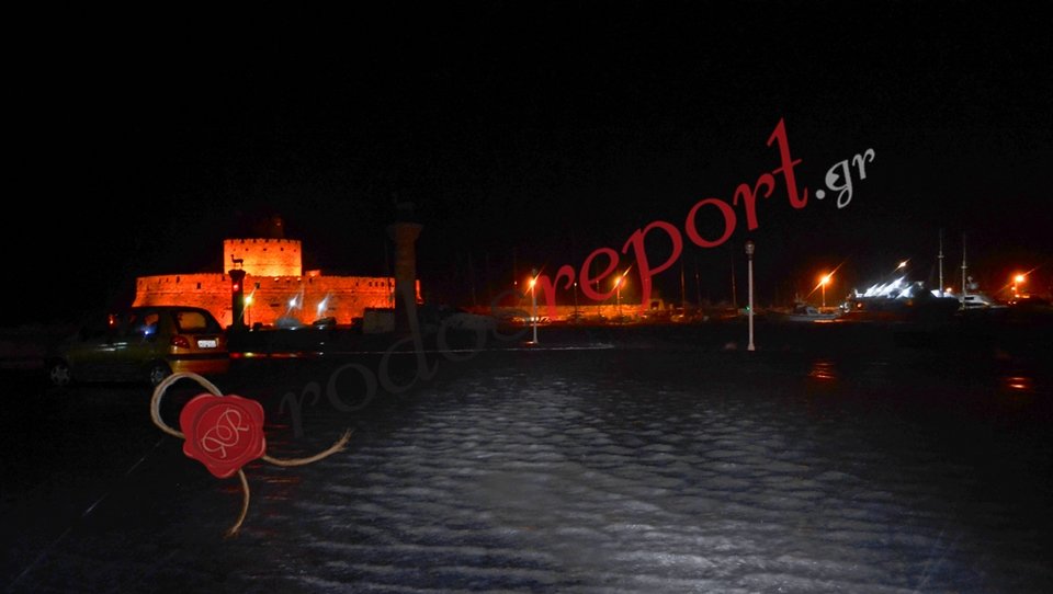 H θάλασσα βγήκε στη στεριά στη Ρόδο [βίντεο & εικόνες] | iefimerida.gr 4