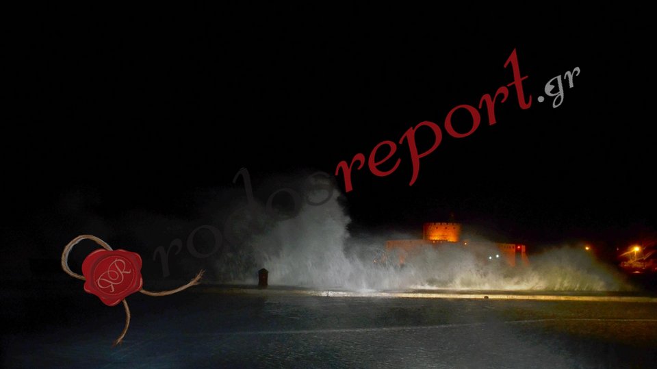 H θάλασσα βγήκε στη στεριά στη Ρόδο [βίντεο & εικόνες] | iefimerida.gr 5