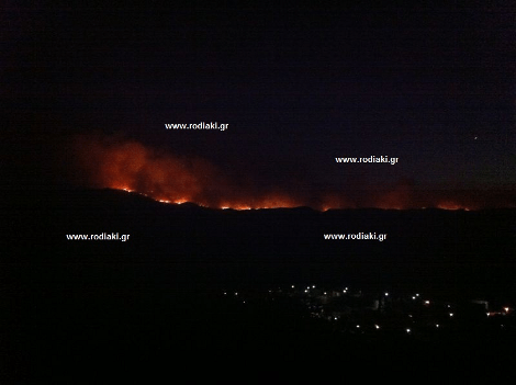 Καίγεται η Ρόδος – Στάχτη 30.000 στρέμματα δασικής έκτασης [εικόνες] | iefimerida.gr 0