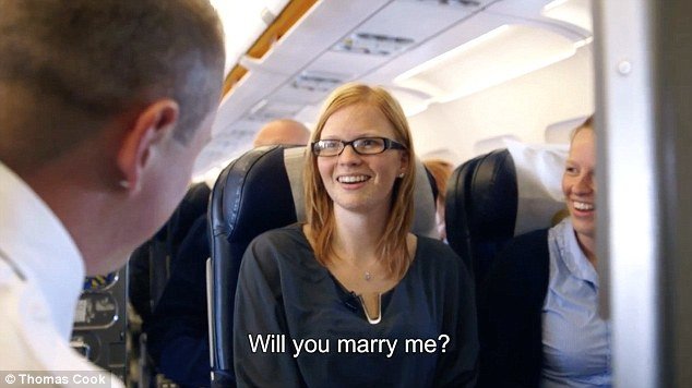 Γάμος... υψηλών προδιαγραφών -Παντρεύτηκαν στη Ρόδο σε ύψος 30.000 ποδιών [εικόνες & βίντεο] | iefimerida.gr 0