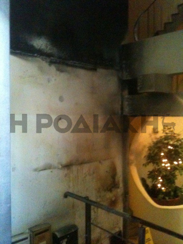 Εμπρηστική επίθεση στα γραφεία του ΠΑΣΟΚ και της Χρυσής Αυγής στη Ρόδο [εικόνες] | iefimerida.gr 4