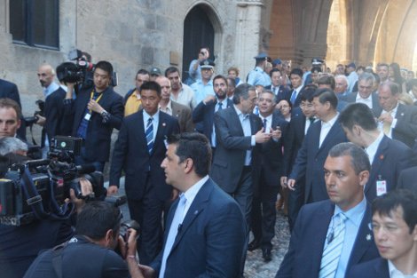 Χαλαρή βόλτα Σαμαρά -Τζινγπίνγκ στο κάστρο των Ιπποτών και μετά... μπίζνες: Τι συζήτησαν στη Ρόδο [εικόνες] | iefimerida.gr 5