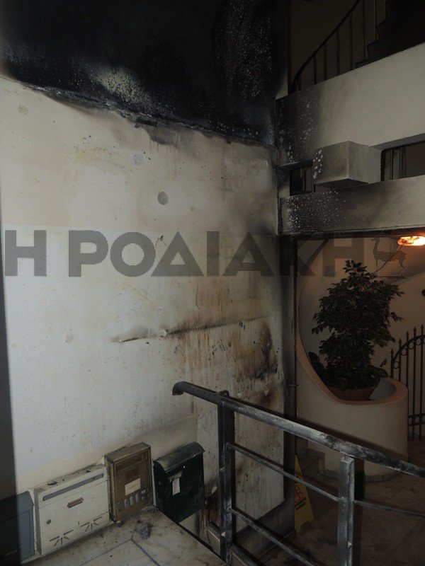 Εμπρηστική επίθεση στα γραφεία του ΠΑΣΟΚ και της Χρυσής Αυγής στη Ρόδο [εικόνες] | iefimerida.gr 5