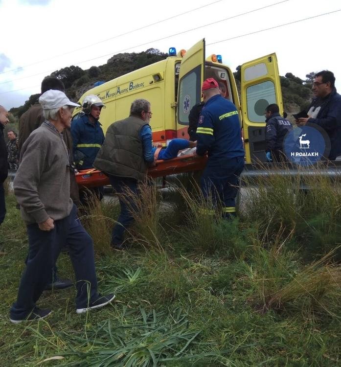 Ρόδος: Σοβαρό τροχαίο με σχολικό λεωφορείο - «Βούτηξε» σε ρέμα βάθους τριών μέτρων [εικόνες & βίντεο] | iefimerida.gr 2