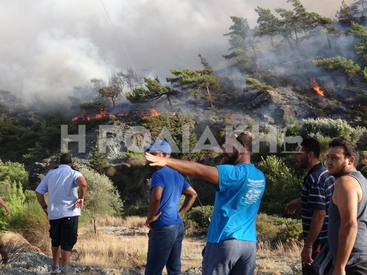 Μαίνεται ανεξέλεγκτη η φωτιά στη Ρόδο [εικόνες και βίντεο] | iefimerida.gr 2