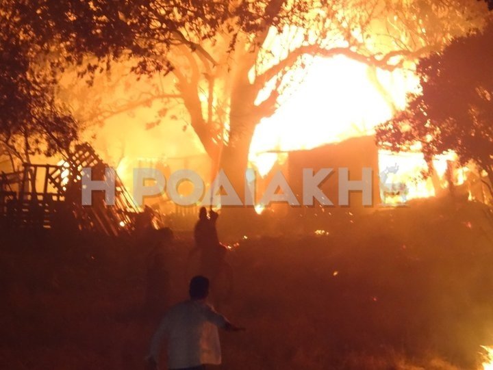 Kάηκε η Ελλάδα: Στο έλεος της φωτιάς Υμηττός και Νεάπολη [εικόνες & βίντεο] | iefimerida.gr 0