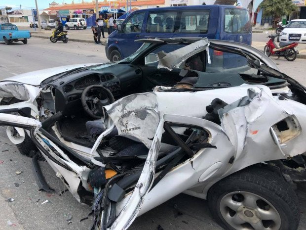 Ρόδος: Γερανός εν κινήσει κατέστρεψε αυτοκίνητα [εικόνες] | iefimerida.gr 3