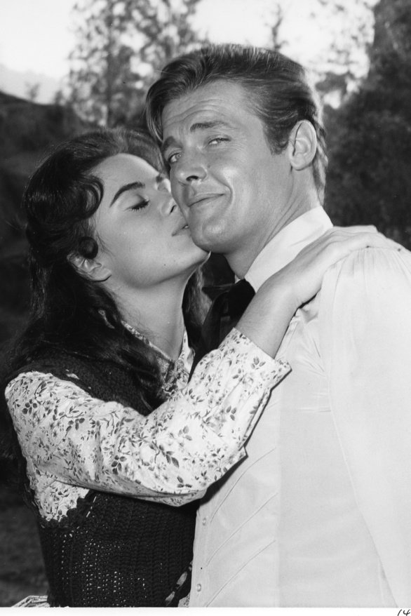 Ρότζερ Μουρ: Χάθηκε ένα βρετανικό στιλ, φλεγματικό και cool [εικόνες] | iefimerida.gr 4