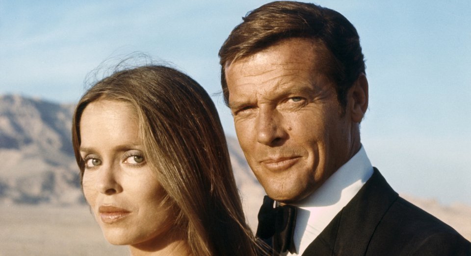 Ρότζερ Μουρ: Χάθηκε ένα βρετανικό στιλ, φλεγματικό και cool [εικόνες] | iefimerida.gr 5