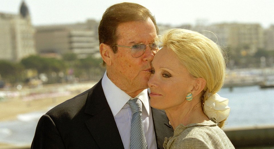 Ρότζερ Μουρ: Χάθηκε ένα βρετανικό στιλ, φλεγματικό και cool [εικόνες] | iefimerida.gr 2