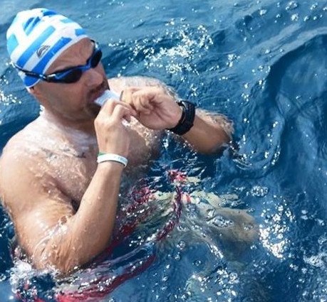 Απίστευτο εγχείρημα: Ο άνθρωπος που θα κολυμπήσει όλο το Σαρωνικό! [εικόνες] | iefimerida.gr 0