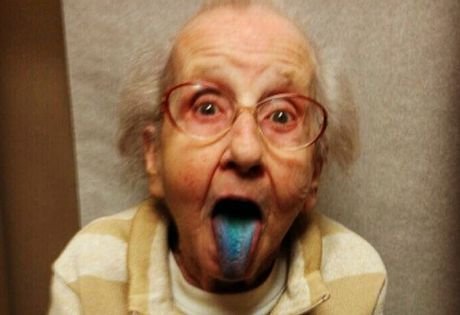 Μία απίστευτη ροκ γιαγιά δίνει μάχη με τον καρκίνο μαζί με τους 162.000 φίλους της στο Instagram [εικόνες&βίντεο] | iefimerida.gr 0