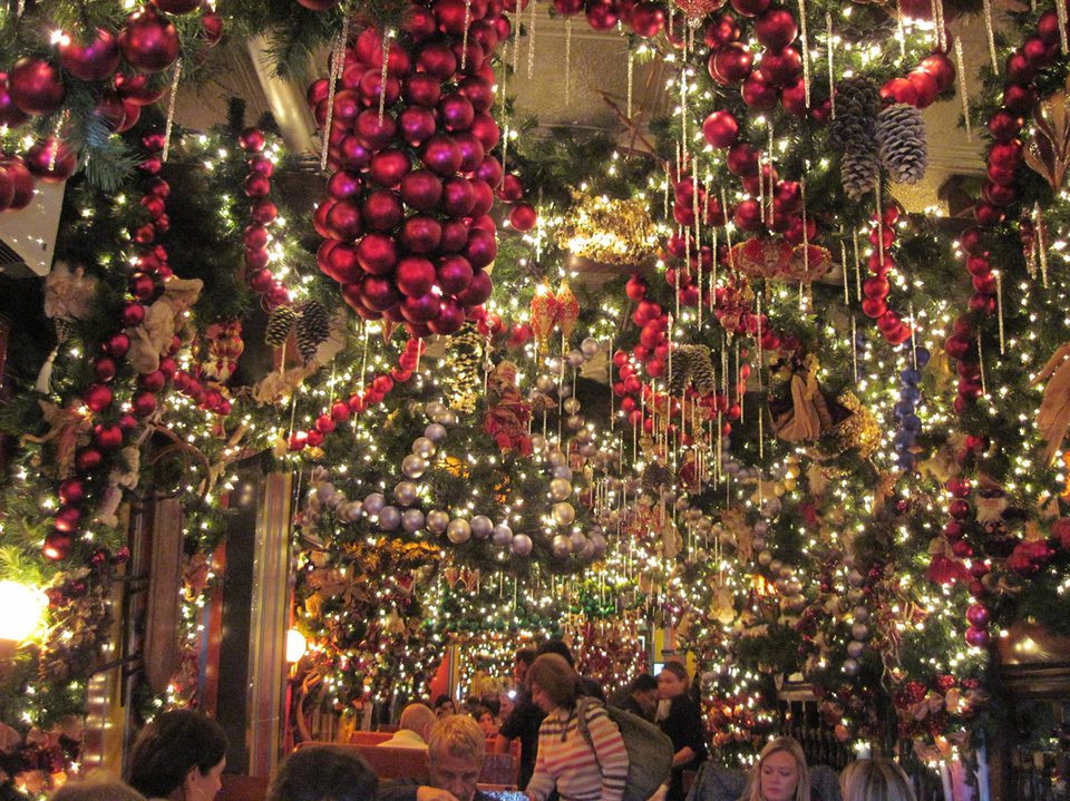 Εστιατόριο ξοδεύει 60.000 δολάρια για τον πρωτοχρονιάτικο διάκοσμο και εντυπωσιάζει [εικόνες]  | iefimerida.gr 2