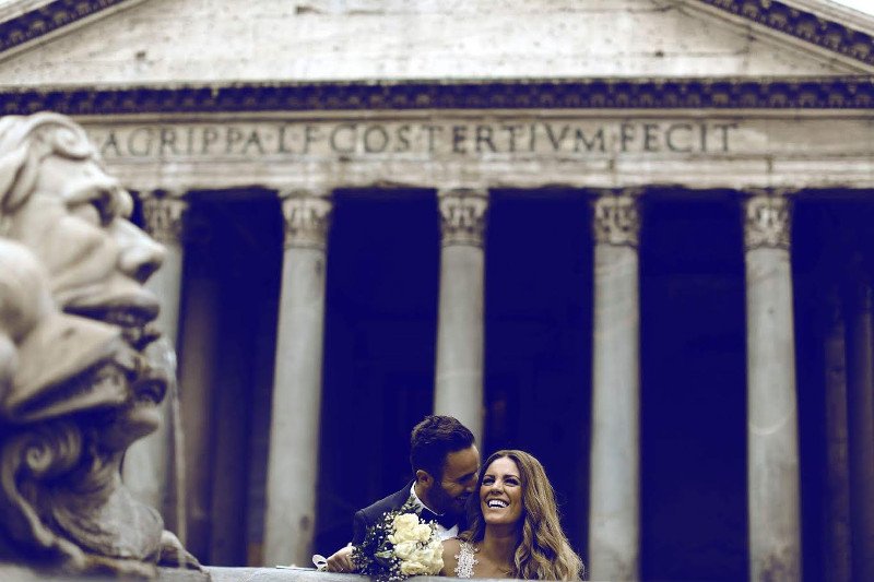 Νέα μόδα: Ελληνες νεόνυμφοι ταξιδεύουν στο εξωτερικό, ξαναντύνονται νύφες και γαμπροί και ξαναφωτογραφίζονται! [εικόνες] | iefimerida.gr 12