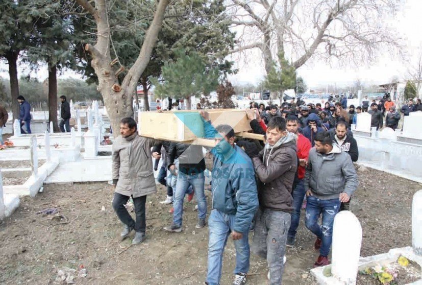 Κομοτηνή: Οδύνη στην κηδεία του 6χρονου Μεχμεταλή Σεζάλ [εικόνες & βίντεο]  | iefimerida.gr 1