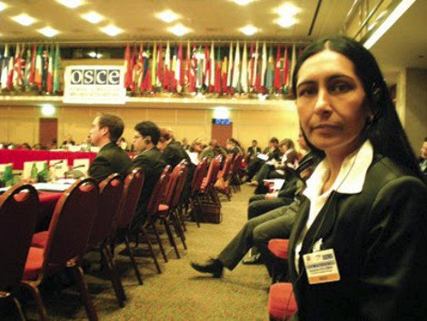 Η Ρομά που κάποτε πουλούσε λουλούδια στους δρόμους και η πιτσιρίκα του ευρωψηφοδελτίου του ΣΥΡΙΖΑ [εικόνες] | iefimerida.gr 3