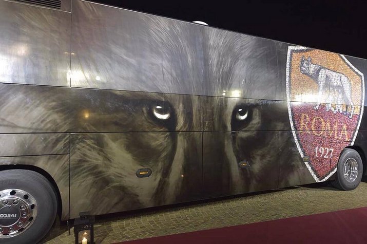 Το νέο πούλμαν της Ρόμα με... ψηφιδωτό [εικόνες] | iefimerida.gr 2