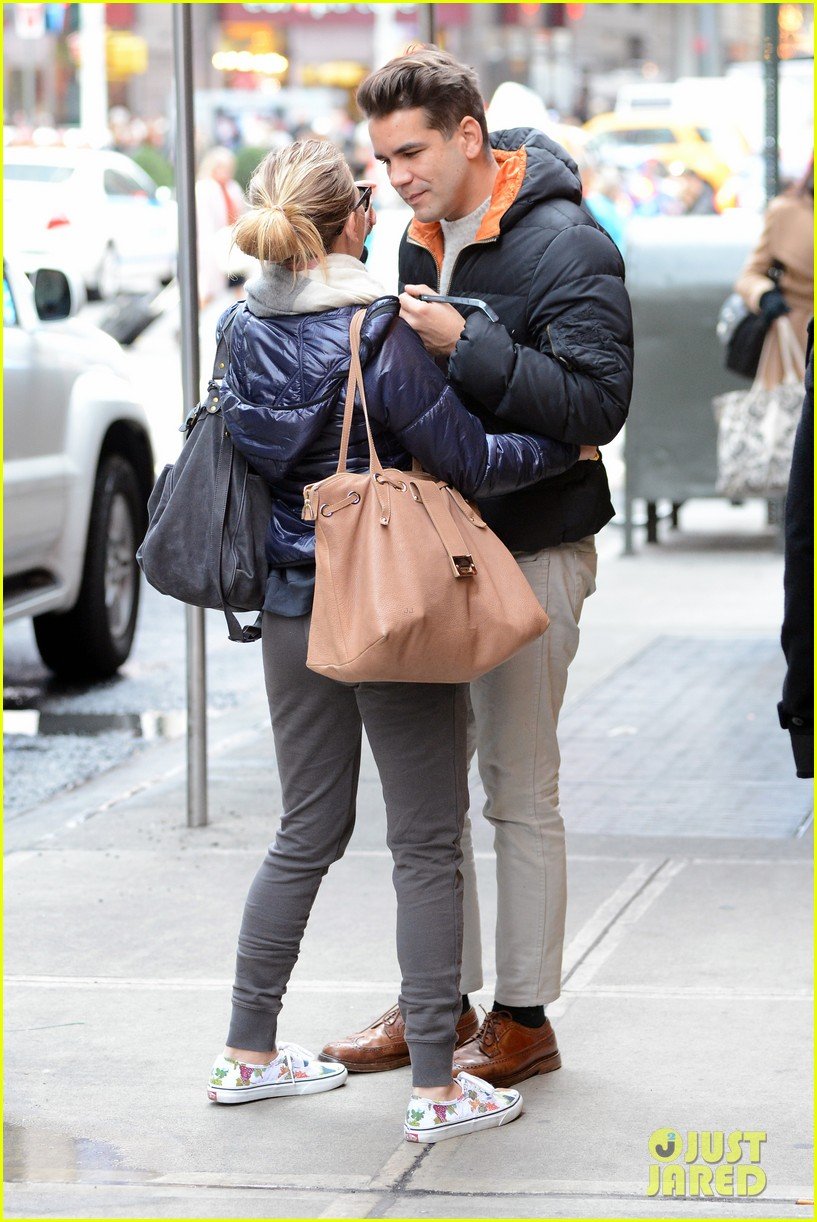  Αρραβωνιάστηκε η Σκάρλετ Γιόχανσον-Δείτε το δαχτυλίδι της [εικόνες]  | iefimerida.gr 3