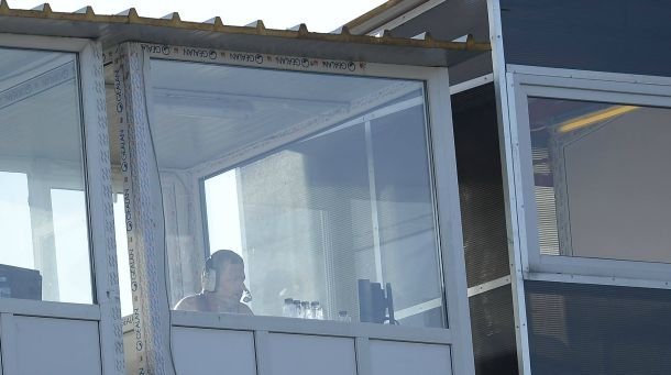 Δημοσιογράφοι στη Ρουμανία έκαναν μετάδοση... χωρίς ρούχα [εικόνες] | iefimerida.gr 1