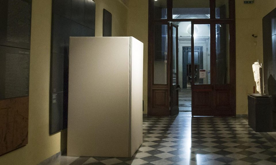 Η ερώτηση που δεν περίμενε ο Τσίπρας -Για τα καλυμμένα αγάλματα στην Ιταλία | iefimerida.gr 0