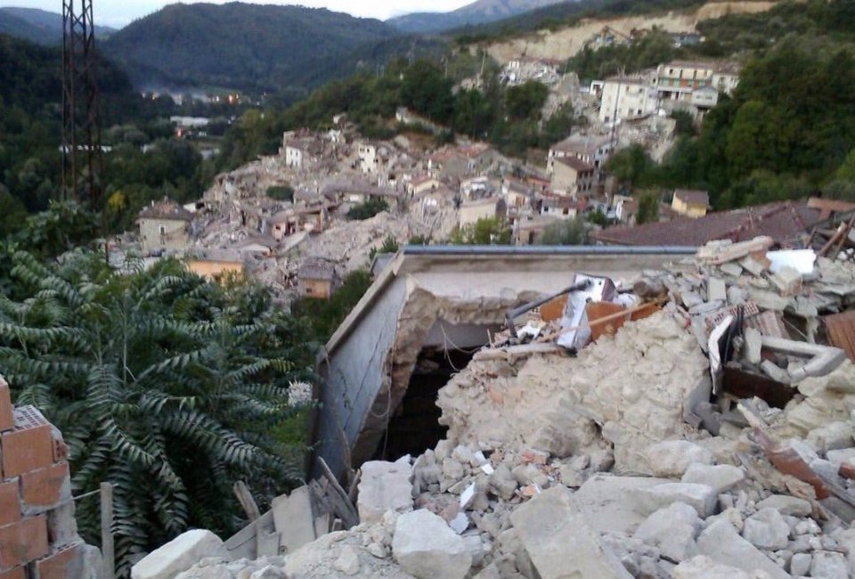 Εικόνες καταστροφής μετά το χτύπημα του Εγκέλαδου στην Ιταλία -Χωριά «εξαφανίστηκαν» [εικόνες] | iefimerida.gr 11