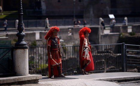 Ο δήμαρχος της Ρώμης «διώχνει» από την πόλη μονομάχους και Ρωμαίους εκατόνταρχους | iefimerida.gr 0