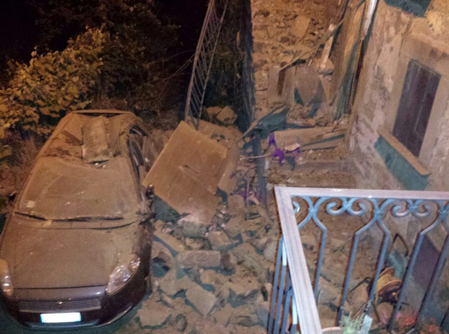 Εικόνες καταστροφής μετά το χτύπημα του Εγκέλαδου στην Ιταλία -Χωριά «εξαφανίστηκαν» [εικόνες] | iefimerida.gr 6