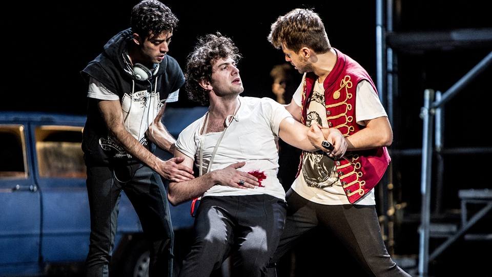 Ρωμαίος και Ιουλιέτα του Κωνσταντίνου Ρήγου, χωρίς εισιτήριο στο Δημοτικό Θέατρο Πειραιά [εικόνες] | iefimerida.gr 1