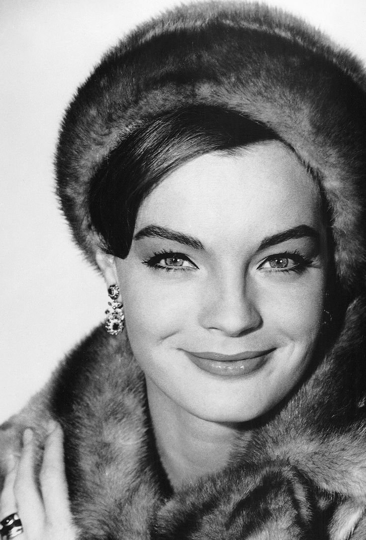 Συλήθηκε ο τάφος της Ρόμι Σνάιντερ στα περίχωρα του Παρισιού [εικόνες] | iefimerida.gr 1