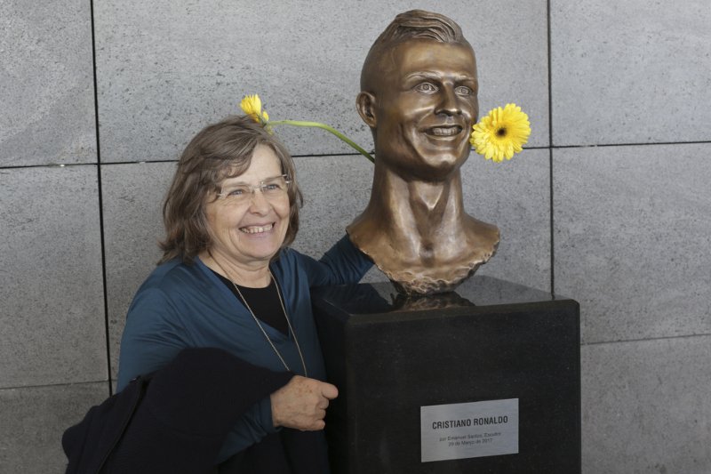 Γελάνε με την προτομή του Κριστιάνο Ρονάλντο -Σαν καρικατούρα του [εικόνες] | iefimerida.gr 1