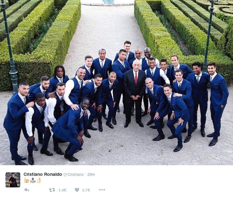 Η επική πόζα του Ρονάλντο πίσω από τον Πορτογάλο Πρόεδρο της Δημοκρατίας [εικόνα] | iefimerida.gr 0