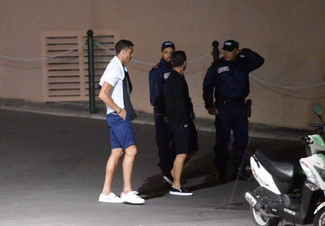 Ρεζίλι ο Κριστιάνο Ρονάλντο -Τον έπιασαν να κάνει την ανάγκη του στο δρόμο [εικόνες] | iefimerida.gr 4