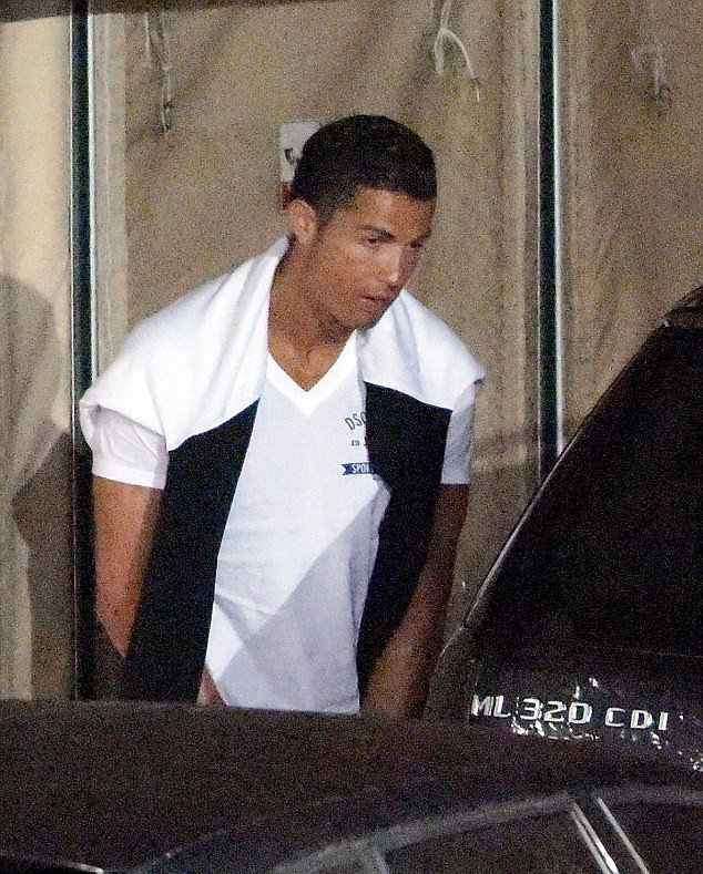 Ρεζίλι ο Κριστιάνο Ρονάλντο -Τον έπιασαν να κάνει την ανάγκη του στο δρόμο [εικόνες] | iefimerida.gr 1