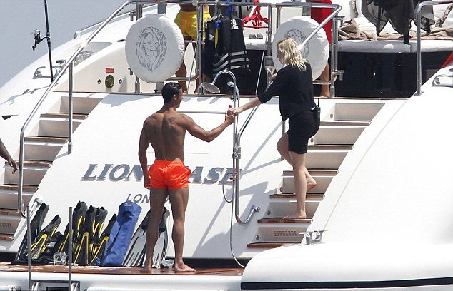 Ρεζίλι ο Κριστιάνο Ρονάλντο -Τον έπιασαν να κάνει την ανάγκη του στο δρόμο [εικόνες] | iefimerida.gr 7