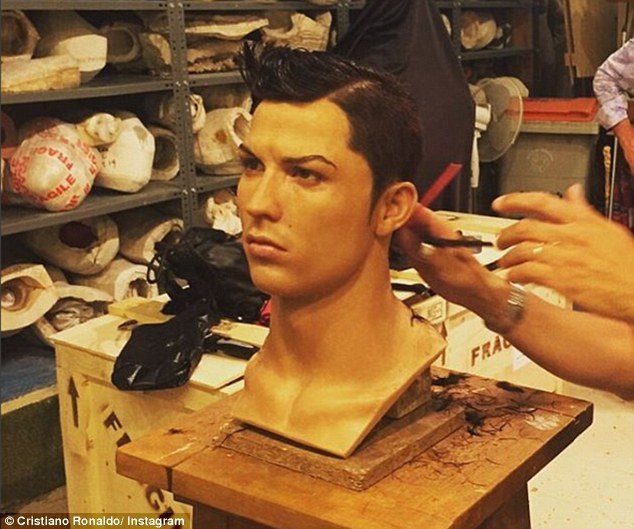 Συνέβη στ' αλήθεια: Ο Κριστιάνο Ρονάλντο παρήγγειλε το ομοίωμά του - Θέλει να στολίσει το σπίτι του [εικόνες] | iefimerida.gr 0