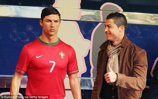 Συνέβη στ' αλήθεια: Ο Κριστιάνο Ρονάλντο παρήγγειλε το ομοίωμά του - Θέλει να στολίσει το σπίτι του [εικόνες] | iefimerida.gr 2