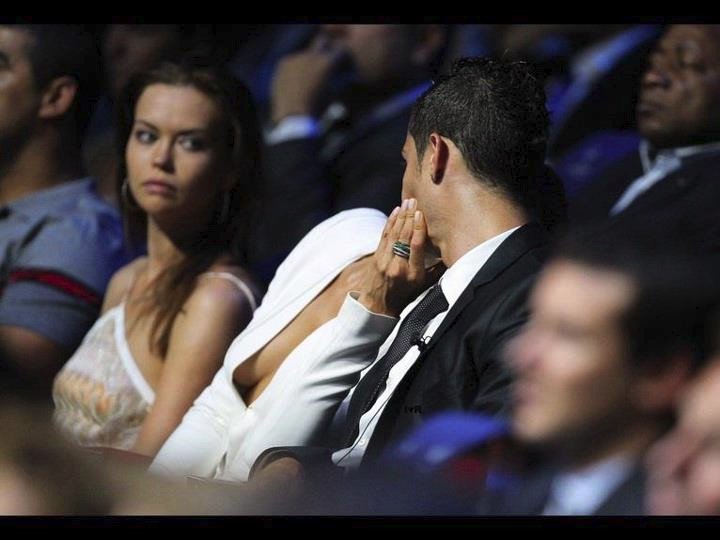 Η σύντροφος του Ρονάλντο στην κλήρωση του Champions League χωρίς σουτιέν [εικόνες] | iefimerida.gr 1