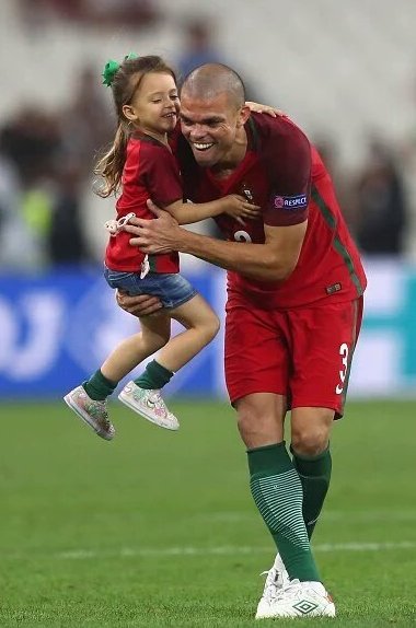 Ετσι έζησε το Τwitter την πρόκριση των Πορτογάλων [εικόνες] | iefimerida.gr 6